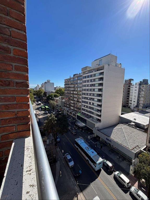 Punta Carretas Alquiler con muebles 2 dormitorios 2 baños t