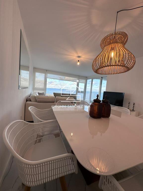 Poseidon esquinero de 3 Dormitorios en suite mas dependenci