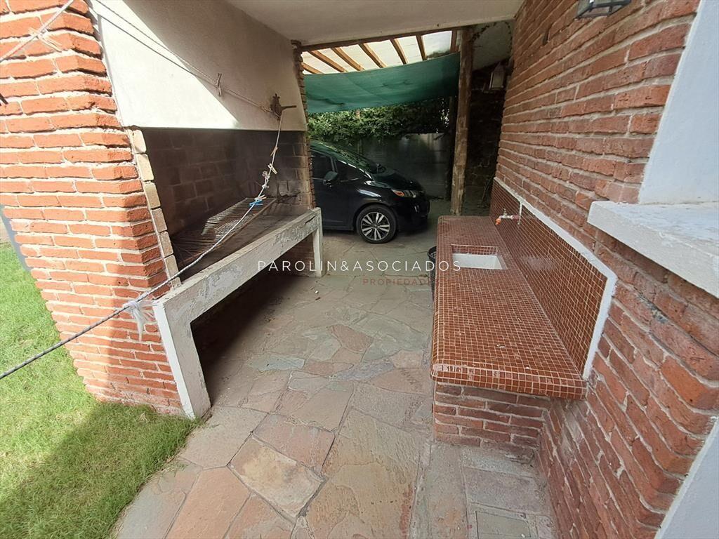 PUNTA DEL ESTE MANSA CASA DE 2 DORMITORIOS Y EN