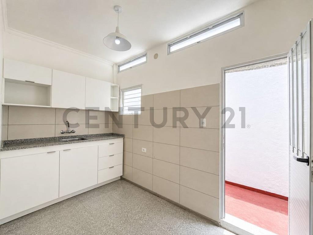 Alquilado en $ 28.500 - 2 dormitorios-2 patios- GC bajos-...