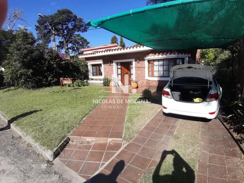 OPORTUNIDAD. VENDE CASA EN PLAYA MANSA, PUNTA DEL