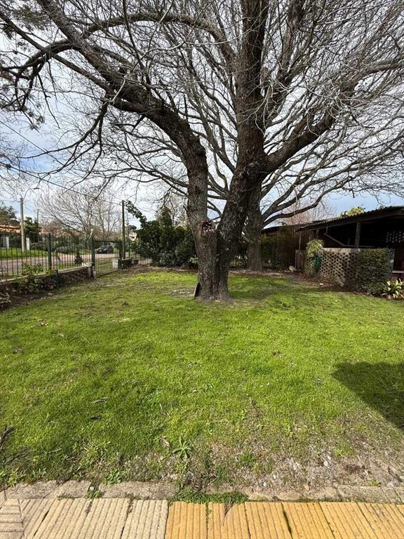 Venta casa Atlántida 2 dormitorios barbacoa jardin