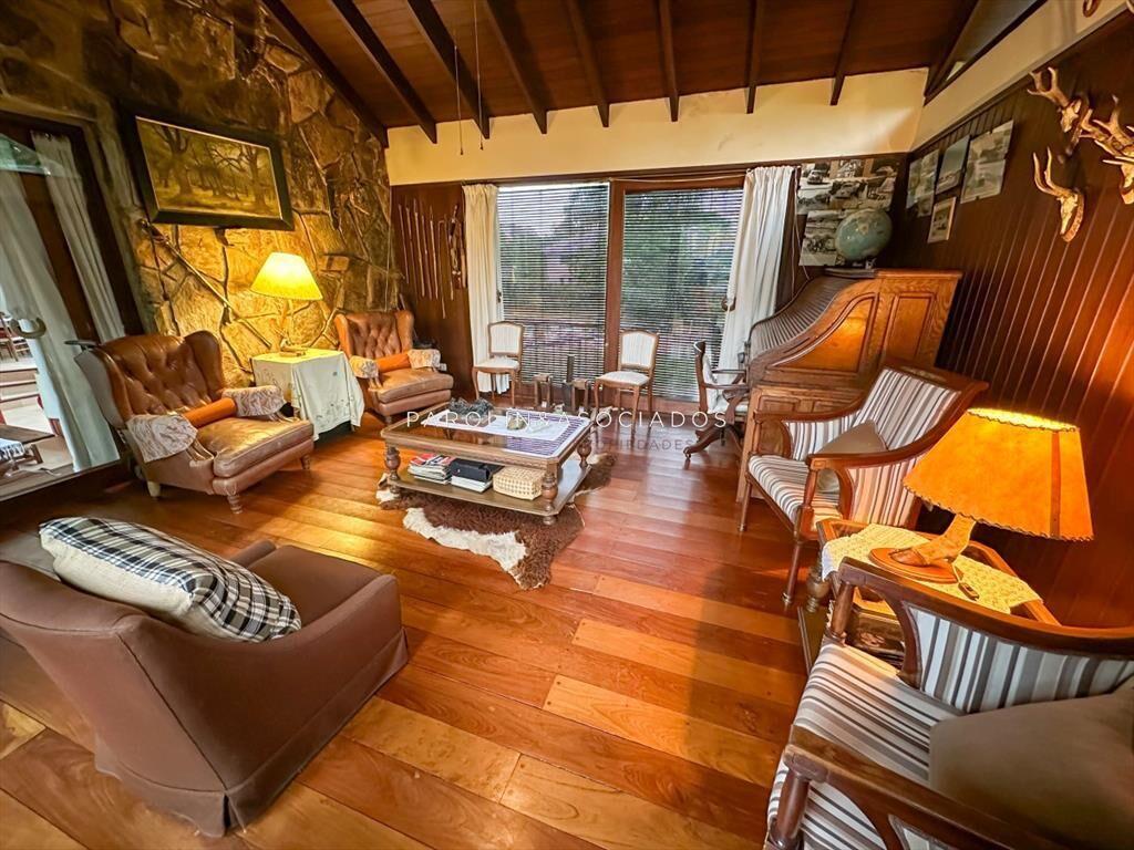 Casa en excelente zona de Playa Mansa