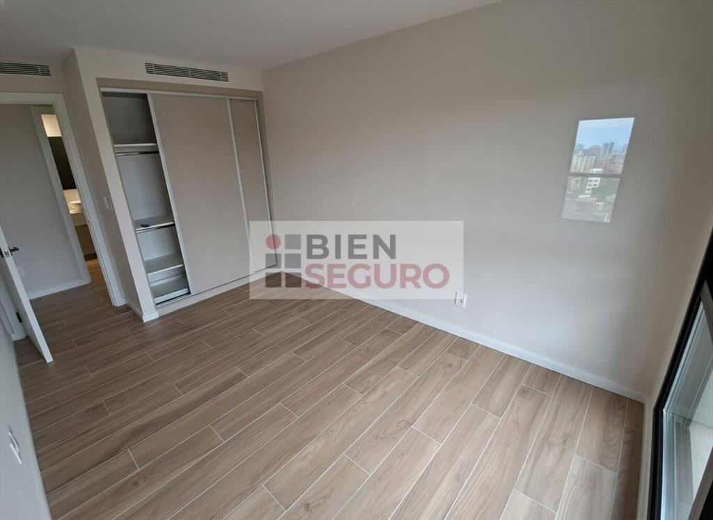Penthouse de 3 dormitorios en alquiler en Carrasco Norte. C