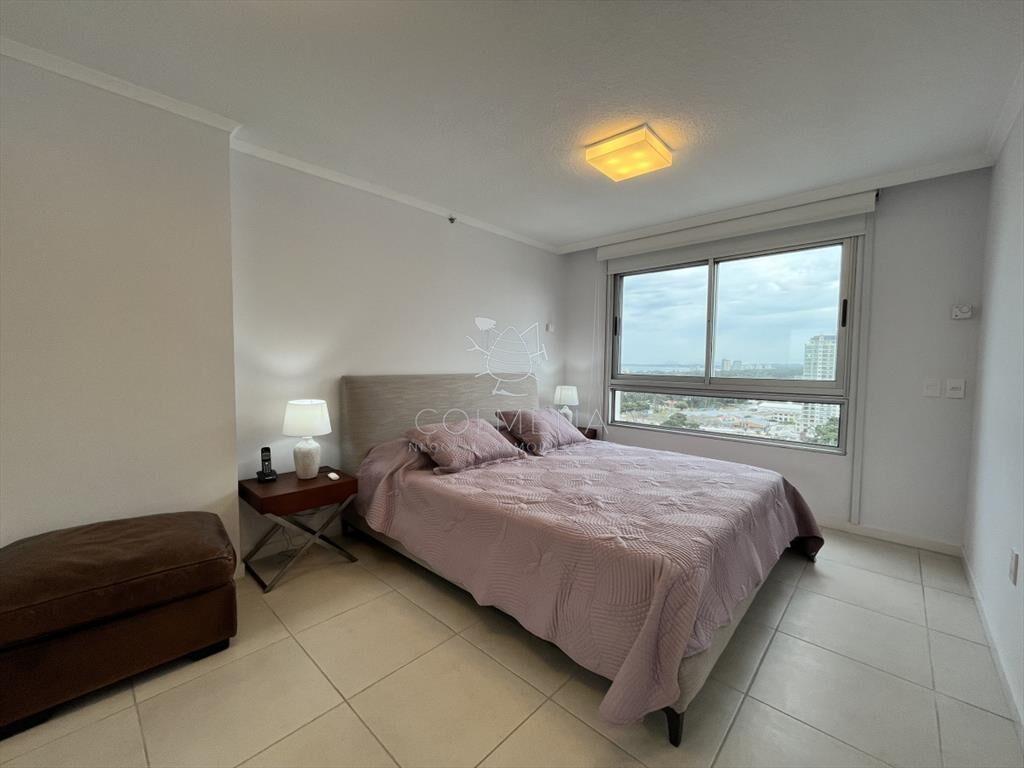 Piso alto 2 dormitorios con 1 baño en ocean