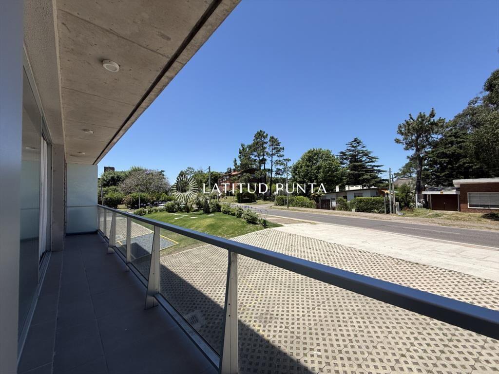 Apartamento en Pinares, Parada 25