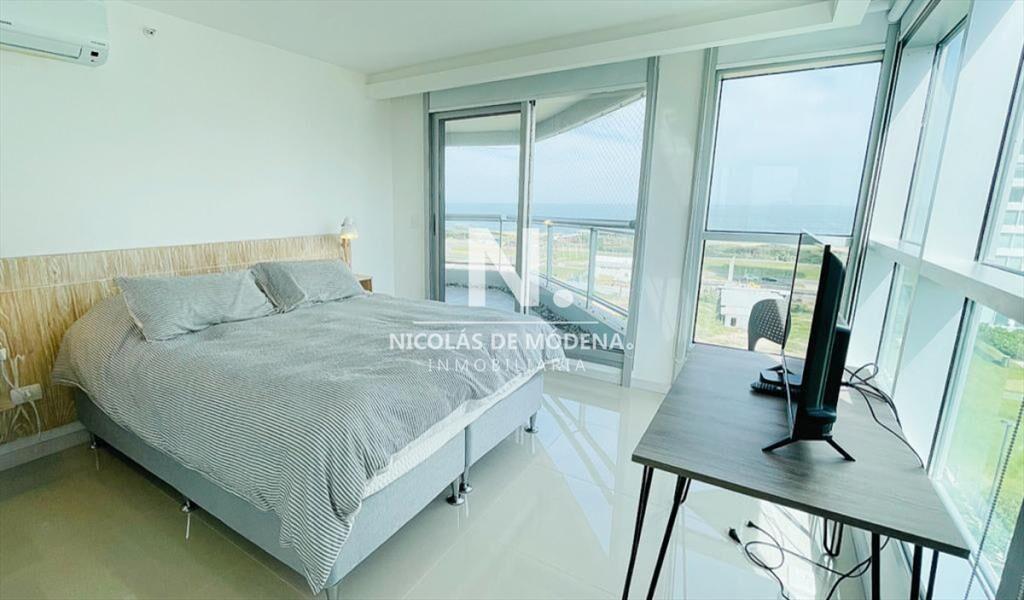 Apartamento de 3 Dormitorios con Parrillero en -