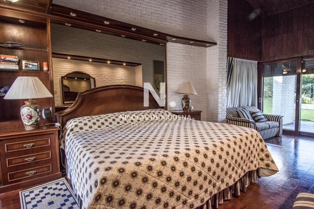 En venta casa de 4 dormitorios en suite en Punta