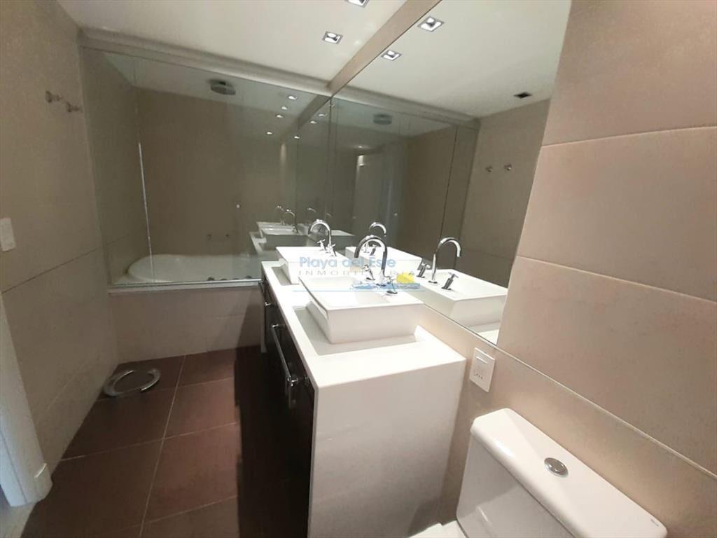 Apartamento en Alquiler de 3 Dormitorios en Punta