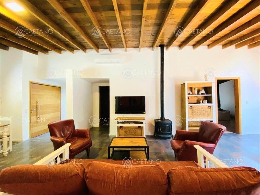 Moderna casa en venta a estrenar a pocas cuadras de la Play