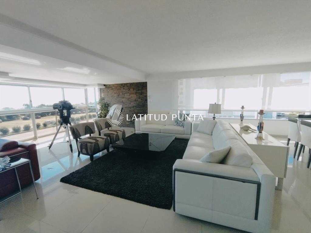 Apartamento frente al mar, 3 dormitorios más dependencia