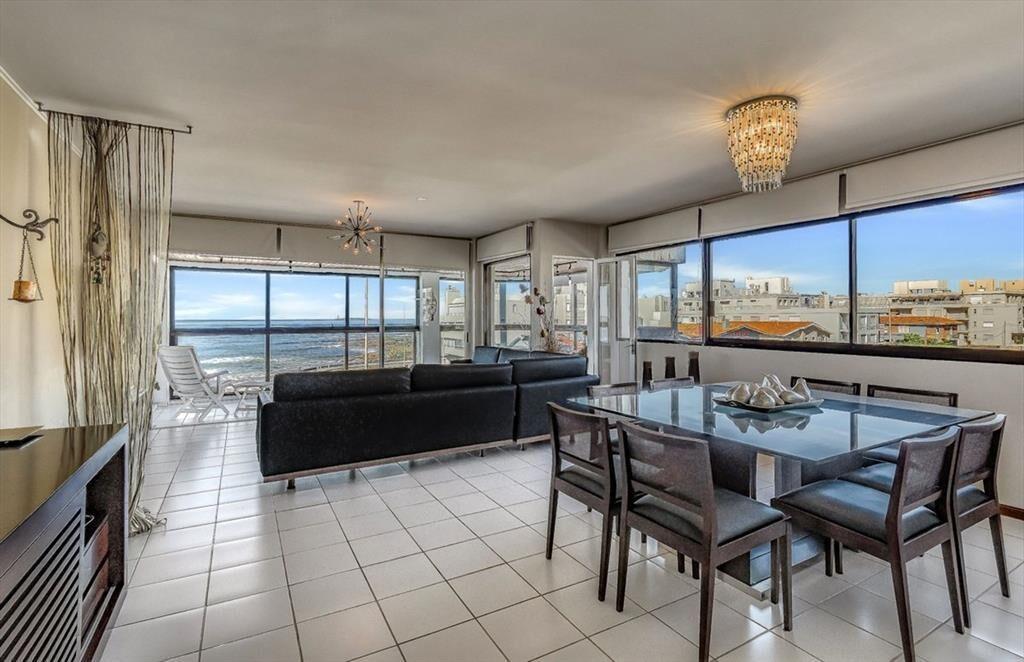 APARTAMENTO EN VENTA 3 DORMITORIOS FRENTE AL MAR.