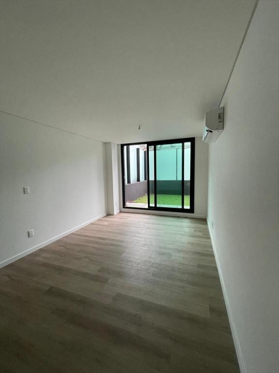 Venta de apartamento, monoambiente planta baja con patio al