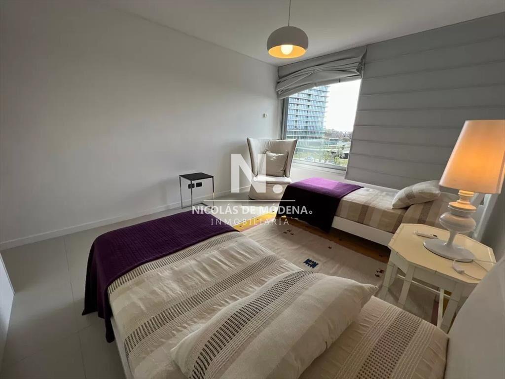 Venta de departamento de 4 dormitorios en suite