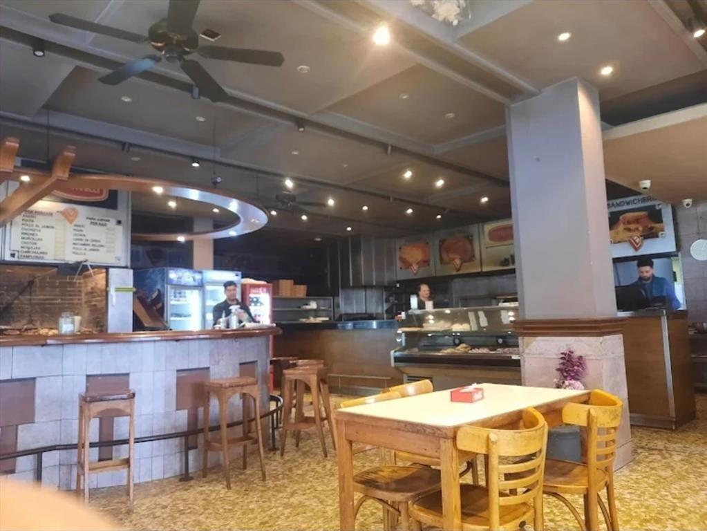 VENTA AMPLIO LOCAL COMERCIAL PASO MOLINO