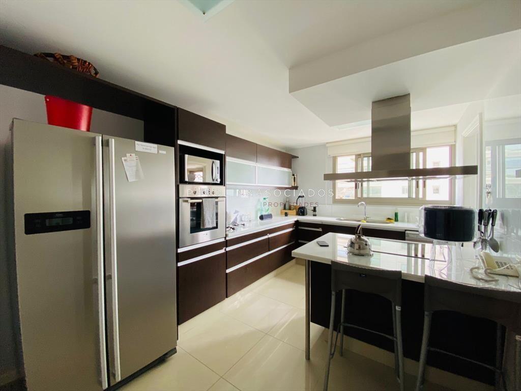 Apartamento en venta de 4 dormitorios en Torre