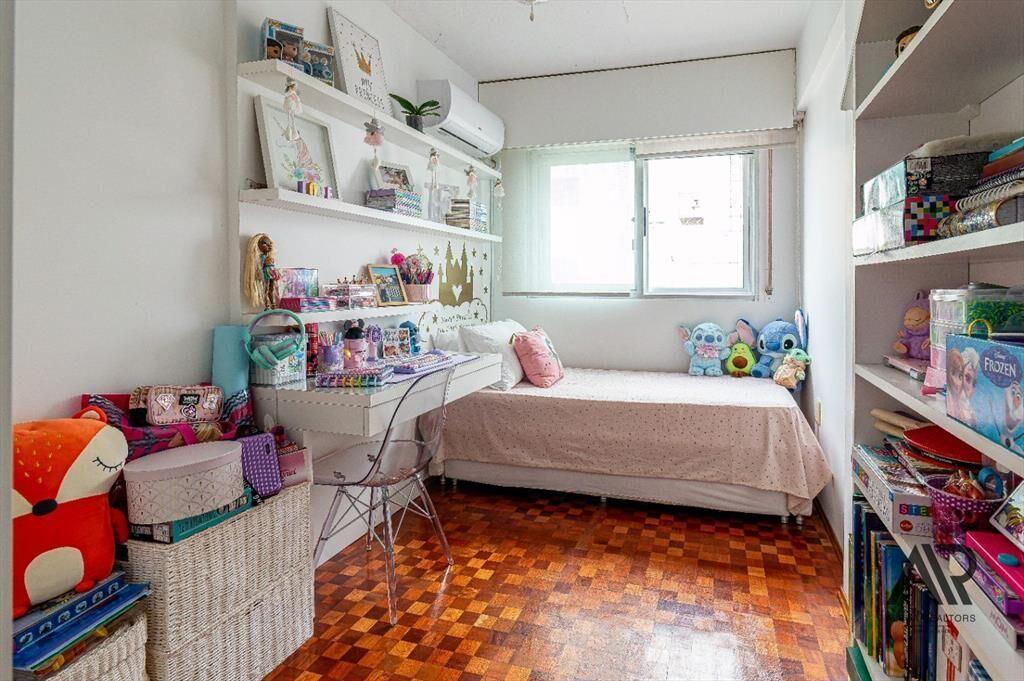 Venta Apartamento 3 dormitorios en Pocitos con cochera