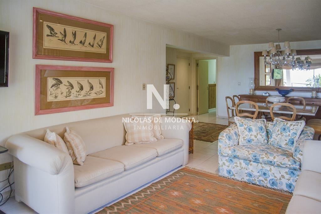Departamento de 4 dormitorios en venta, con vista
