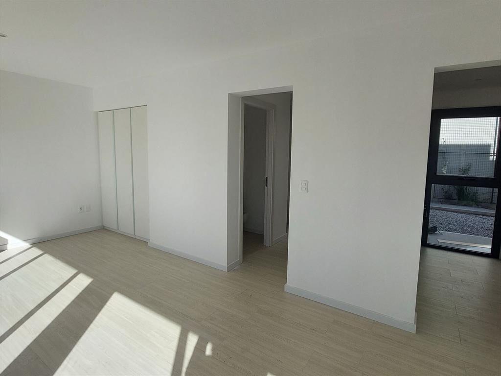 VENTA CASA CARRASCO NORTE 2 DORMITORIOS COCHERA CON RENTA