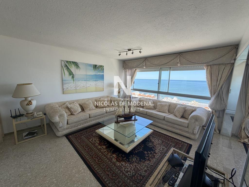 Vende apartamento en Peninsula Punta del Este de 3 dormitor