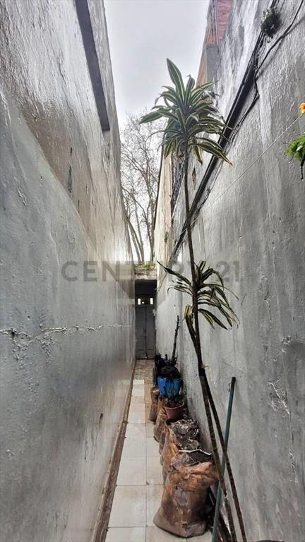 VENTA CASA 2 dormitorios a RECICLAR barrio Goes