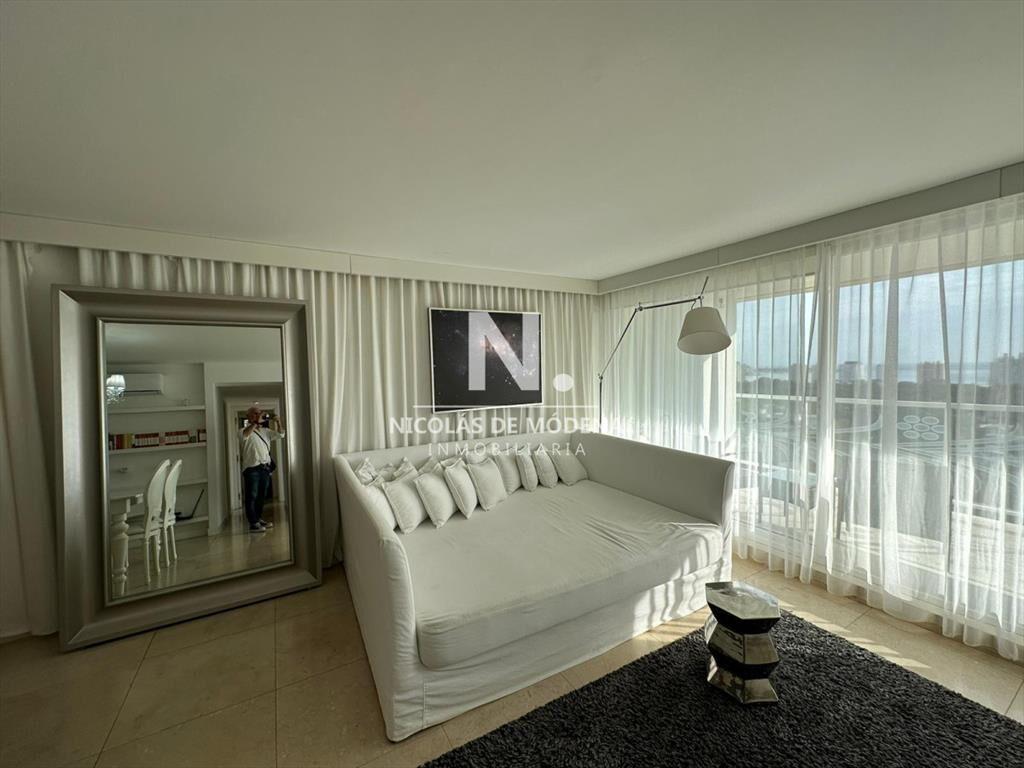 Se vende apartamento en Edificio Yoo, piso alto