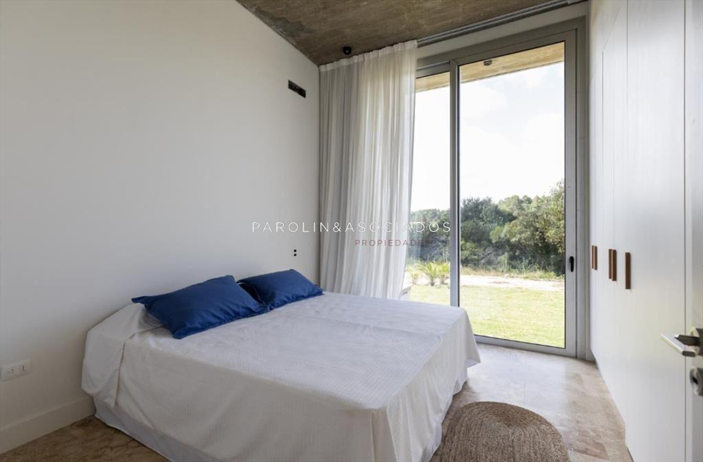 Casa en Venta de 4 Dormitorios en Laguna Escondida