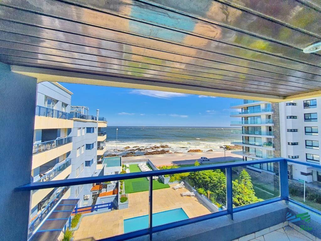 DEPARTAMENTO FRENTE AL MAR CON TRES DORMITORIOS,