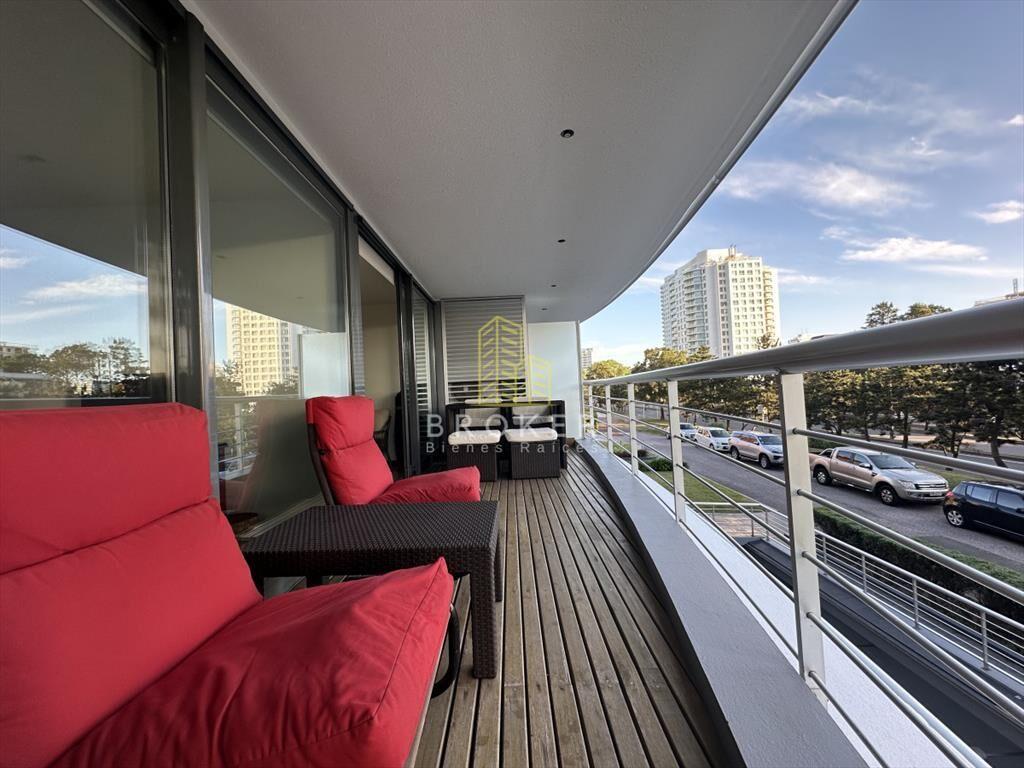 Venta de apartamento de dos dormitorios a media