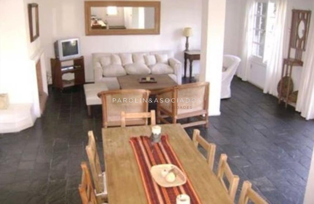 Casa de 4 Dormitorios en Venta en la Barra.