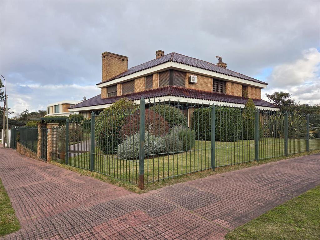 Punta gorda, casa esquina, 4 dormitorios, gge x3, 627 m2, u