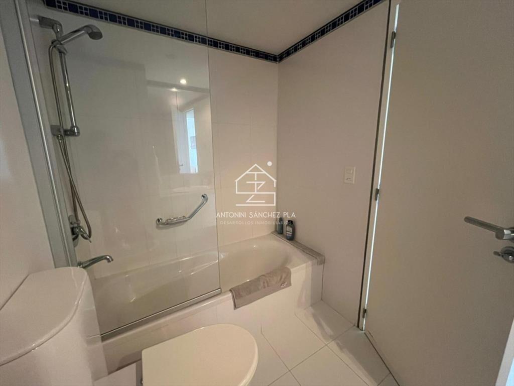 Apartamento de dos dormitorios en venta en Playa Brava con