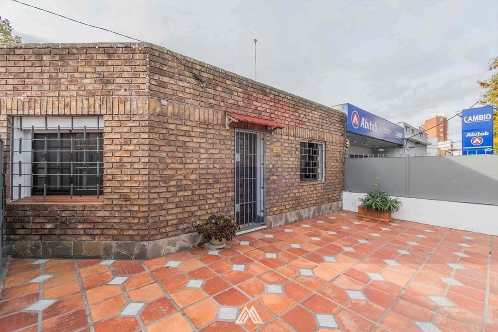 VENTA CASA 3 DORMITORIOS Y COCHERA EN BUCEO