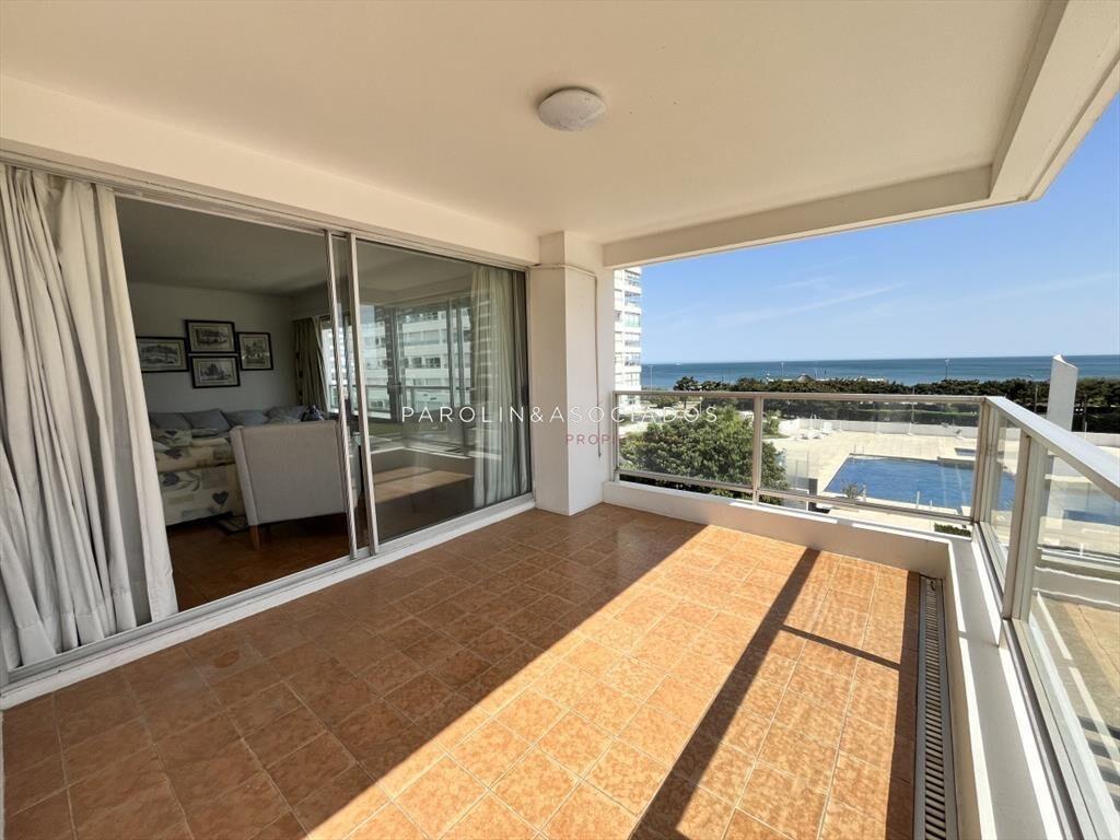 Apartamento en venta en torre Jefferson, Punta del Este.