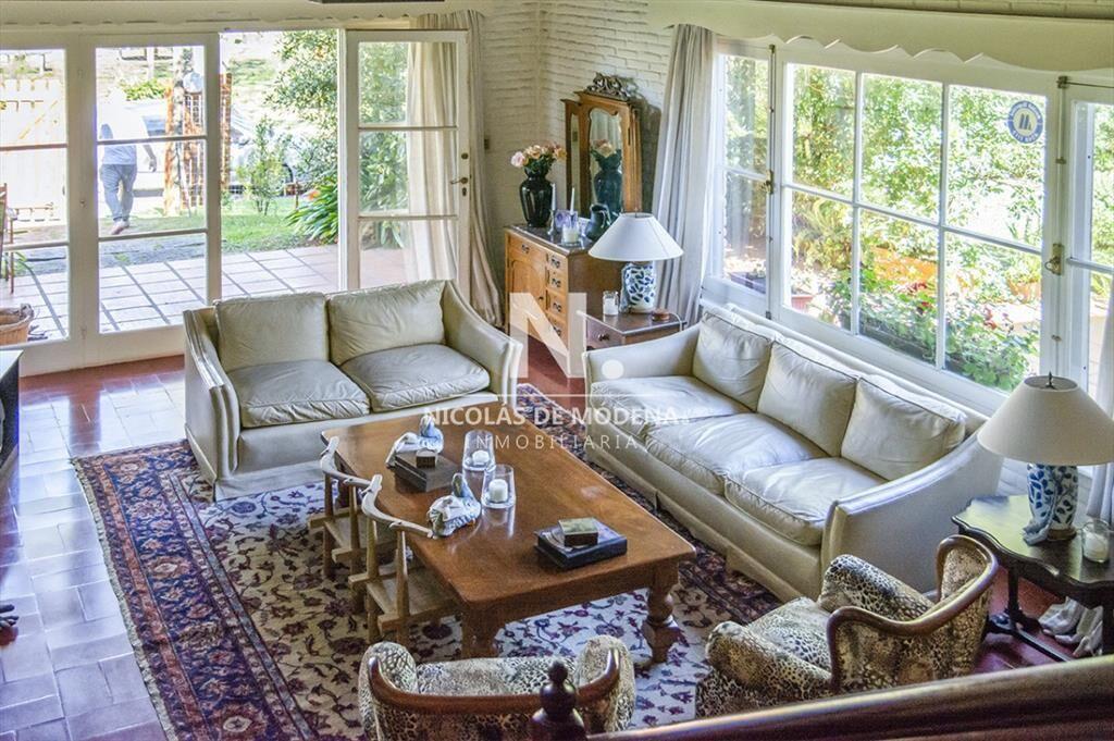 VENDE CASA DE 3 DORMITORIOS EN PLAYA MANSA, CON
