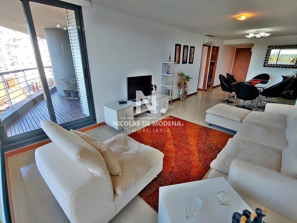 Apartamento en Torre de categoria.