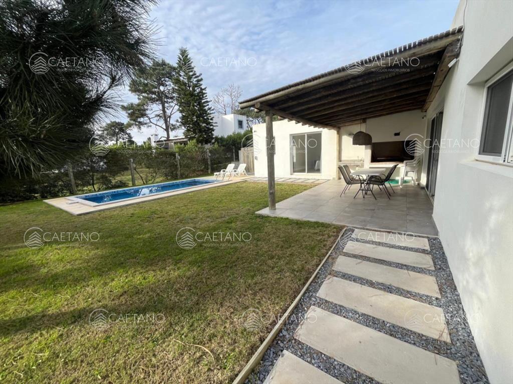 Casa en La Barra: Comodidad y Estilo