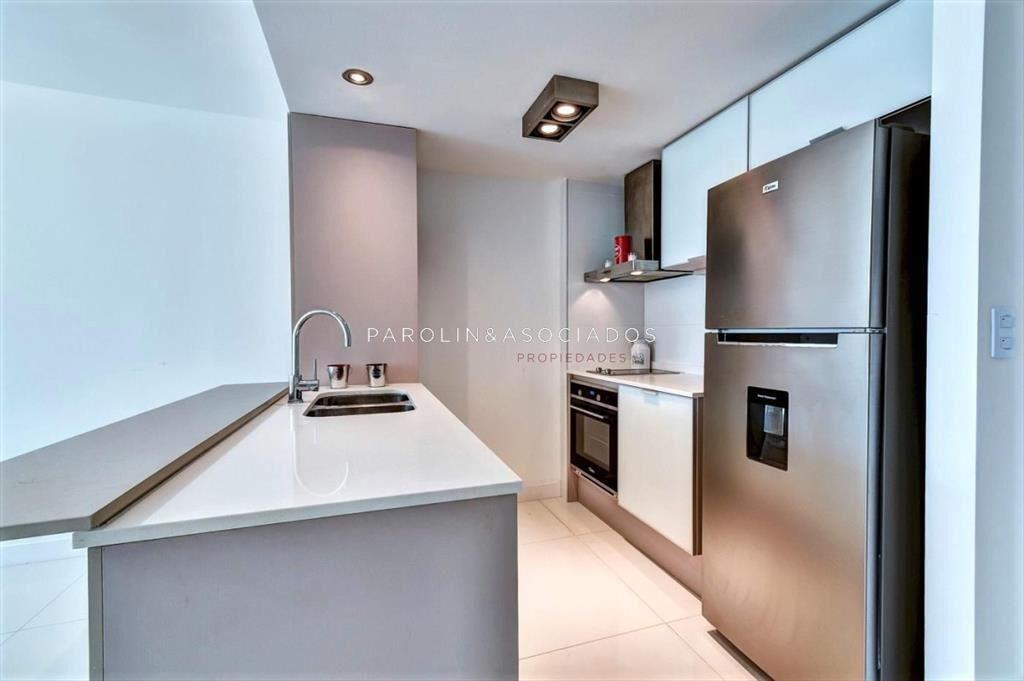 Venta de apartamento de dos dormitorios con dos