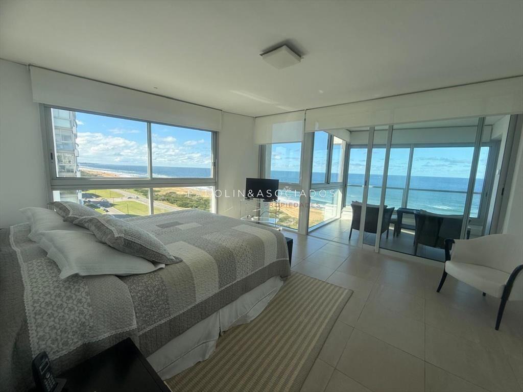 Apartamento en venta de 3 dormitorios en edificio