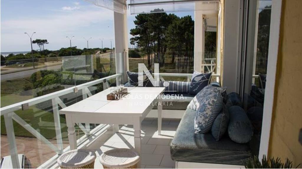 Apartamento de 2 dormitorios a la venta en Punta