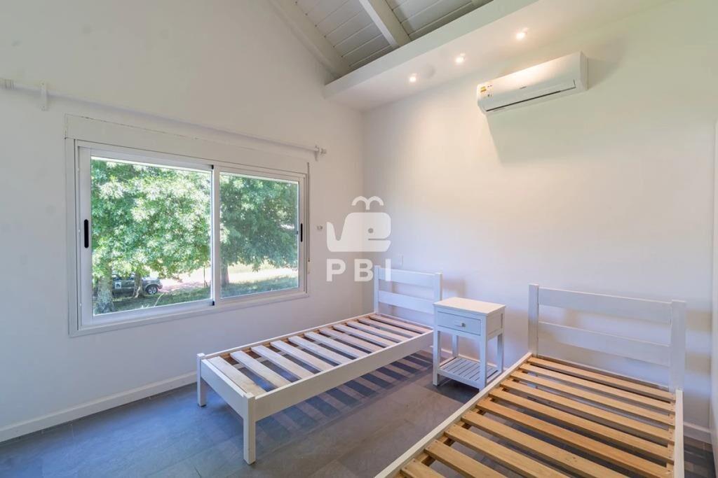 Casa 4 DORMITORIOS en Camino Lussich, Punta - Ref