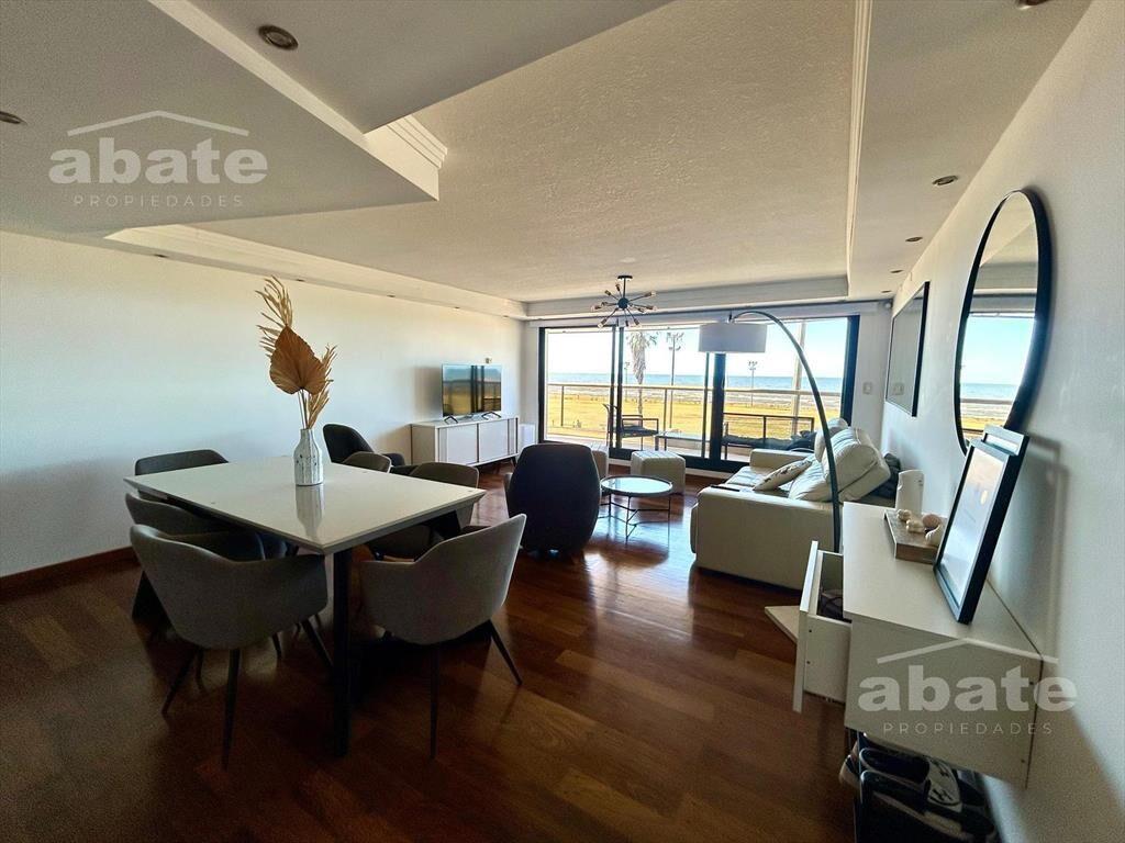 Venta apartamento 4 dormitorios   servicio completo ,Rambla