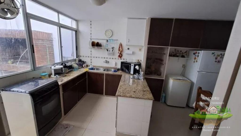 Se vende amplia casa en CordÃ³n