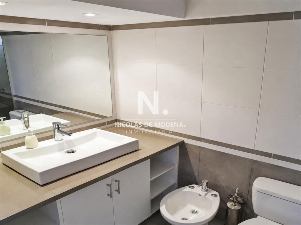 Oportunidad. Vende apartamento con hermosa vista al puerto,