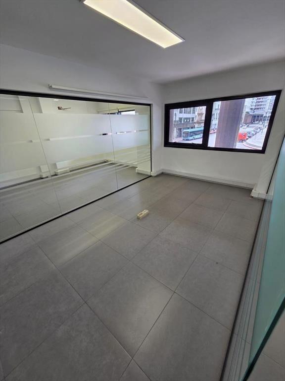Juncal y Sarandi, 3 mts de frente, 180 m2 , excelente estad