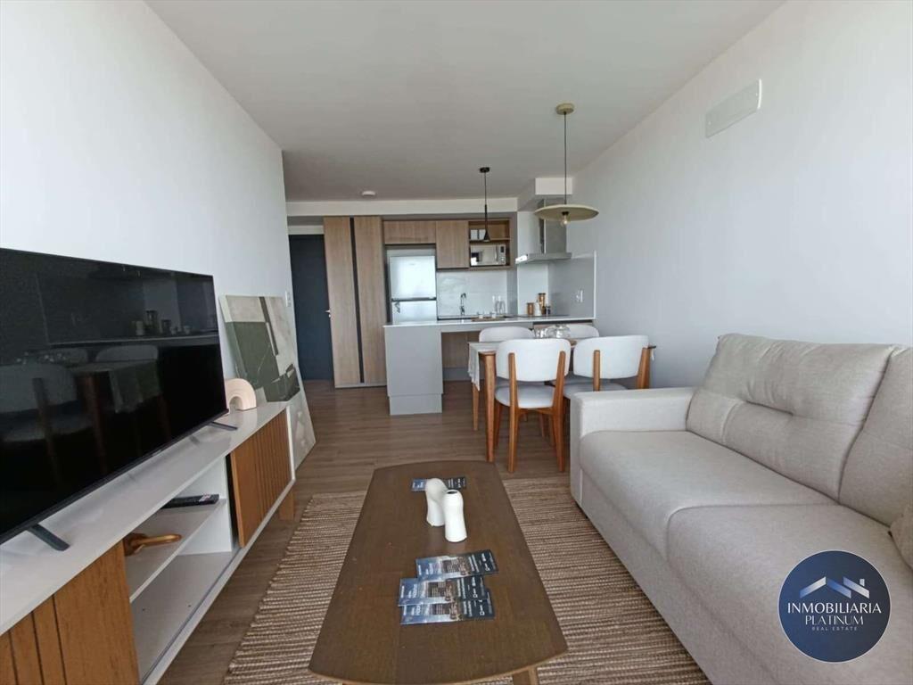 Alquiler de Apartamento de 1 Dormitorio con cochera a es...