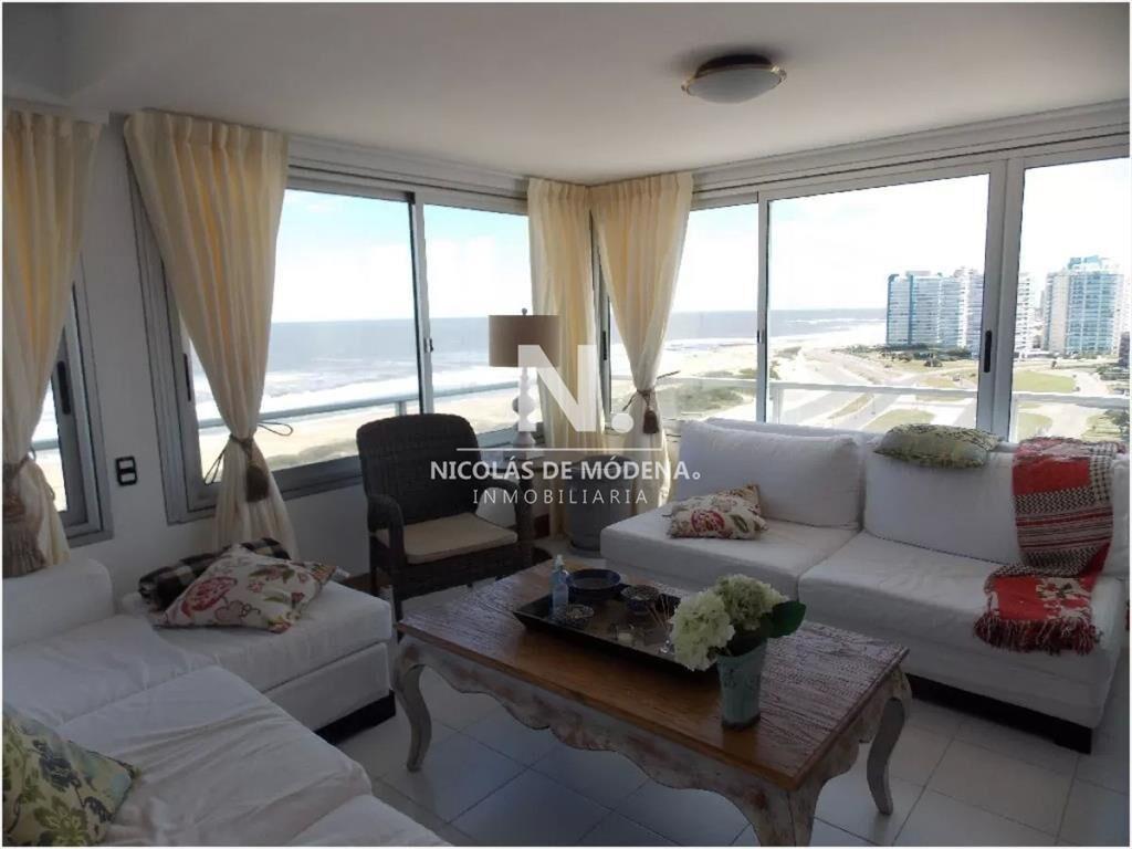 Departamento frente a Playa Brava de 3 dorm + en