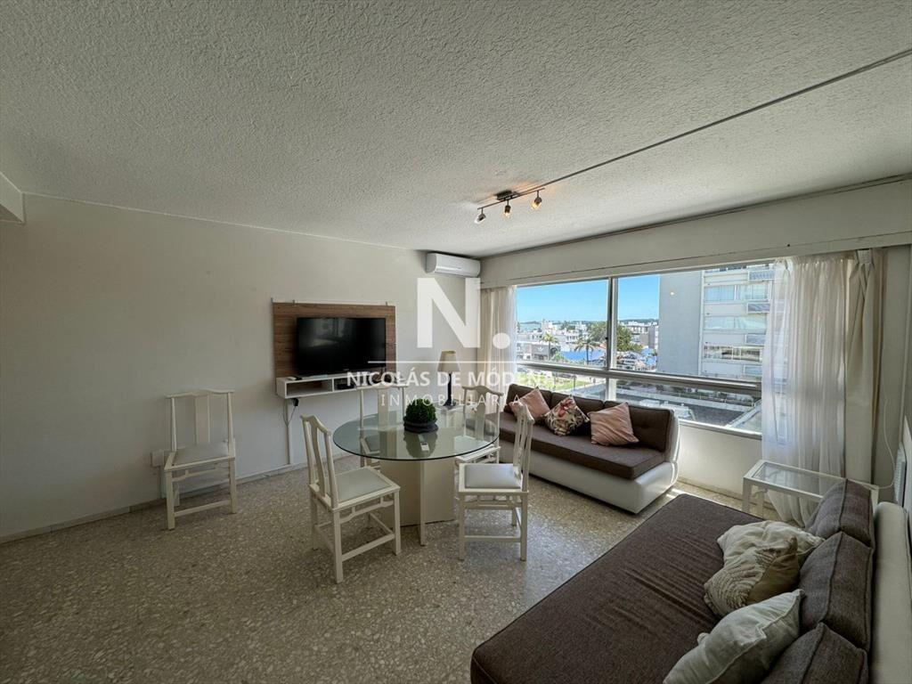 Apartamento en Venta de 3 dormitorios en Torre de