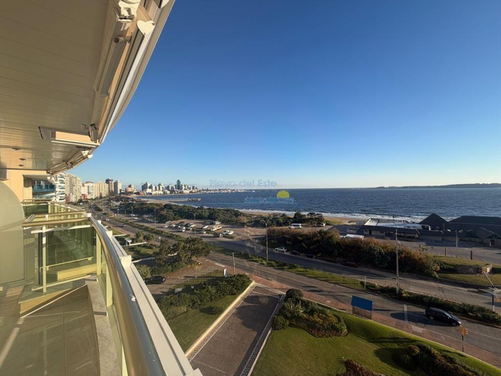 Apartamento de 3 dormitorios en Punta del este ,