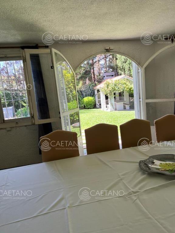 Gran casa estilo tradicional de 4 dormitorios en venta en P